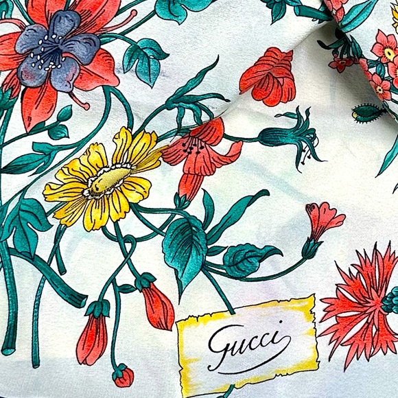 WOW - Authentic Gucci Silk Scarf for Neck, your Purse and/or Backpack - Picture 10 of 13